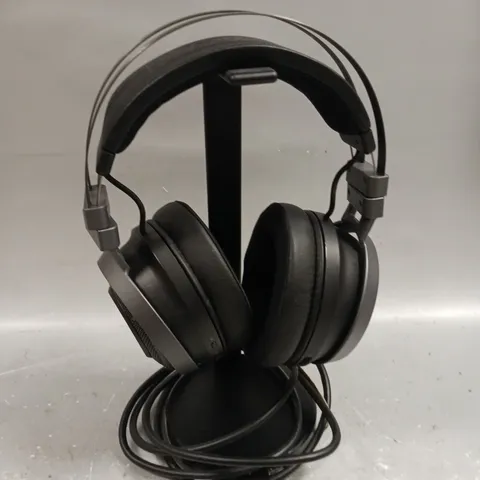 RAZER GAMING HEADSET & CHARGING BASE STATION