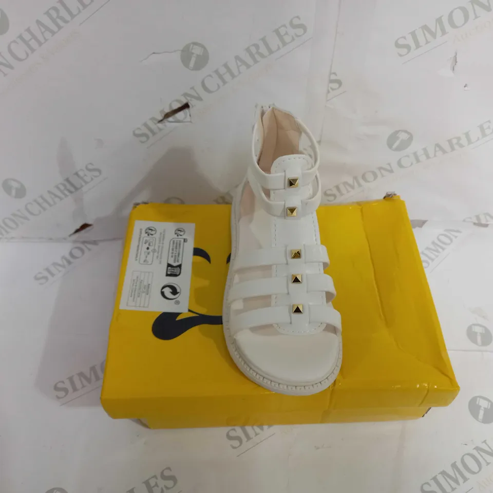 BOXED PAIR OF SANDALS WITH REAR ZIP, IN CREAM. SIZE UNSPECIFIED
