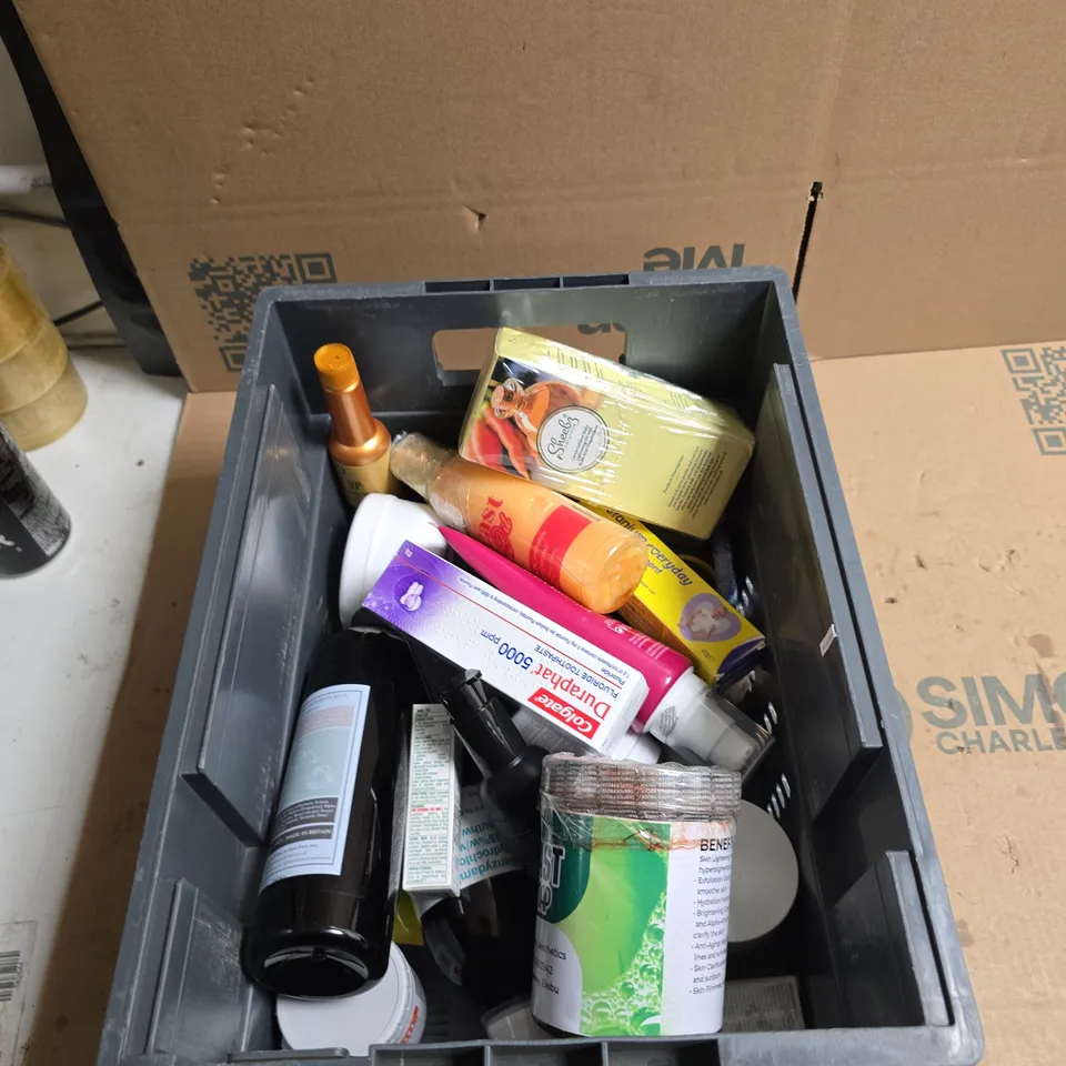 TOTE OF APPROXIMATELY 20 ASSORTED COSMETICS TO INCLUDE: GRUUM CALMING MOISTURE GEL