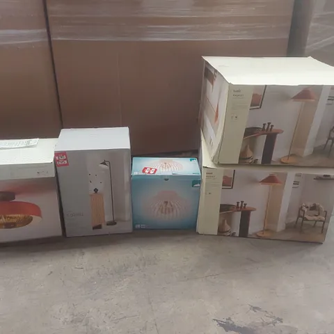 PALLET CONTAINING A VERY LARGE QUANTITY OF ASSORTED DESIGNER LIGHTING PRODUCTS INCLUDING: PHUKET FLOOR LAMPS, CEILING LIGHTS, FLOOR LAMP ECT