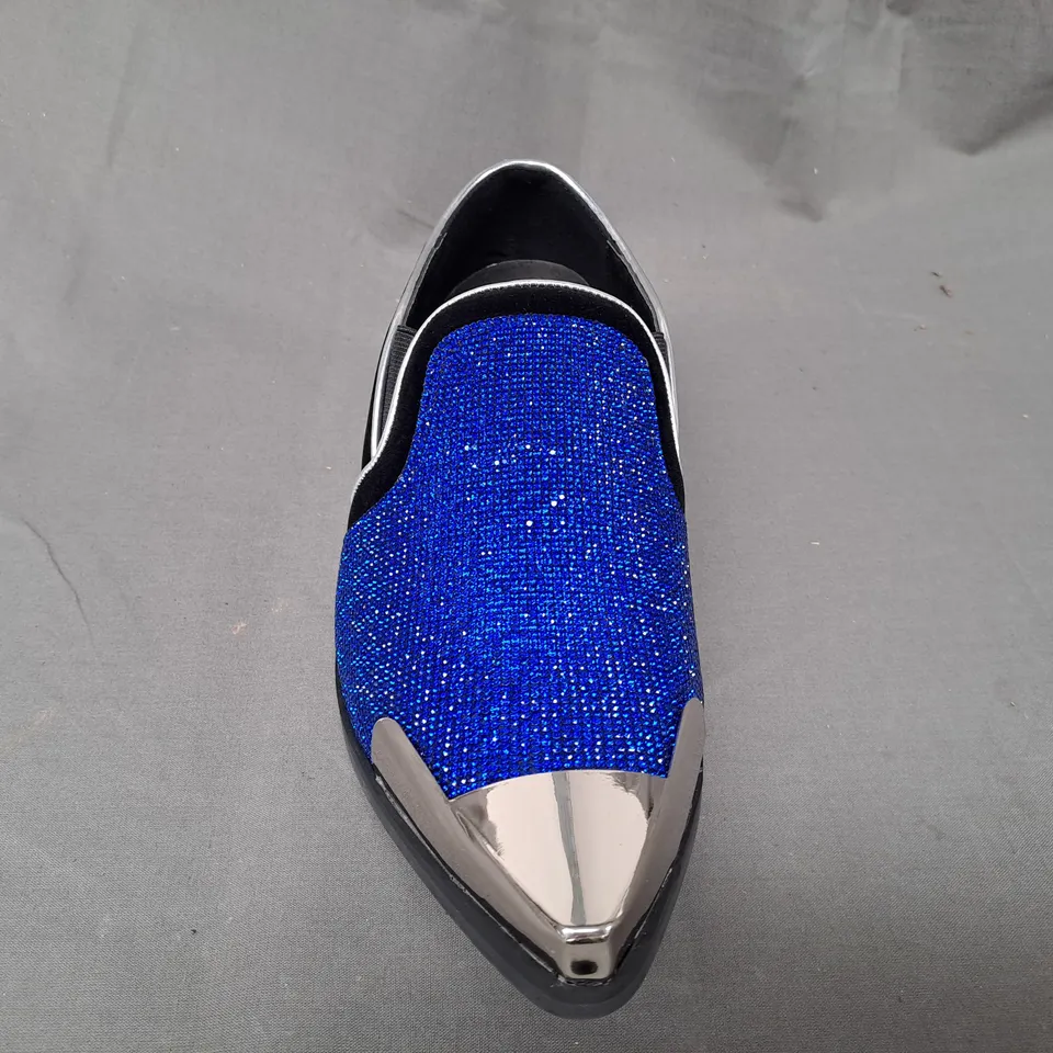 BOXED PAIR OF MALIN ADRIAN POINTED TOE SHOES IN BLACK/ROYAL BLUE SIZE 8