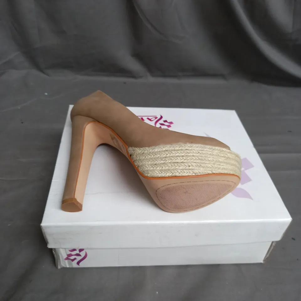 BOX OF APPROX 20 PAIRS OF OPEN TOE HEELS IN VARIOUS COLOURS TO INCLUDE BEIGE, CREAM AND BLACK - VARIOUS SIZES