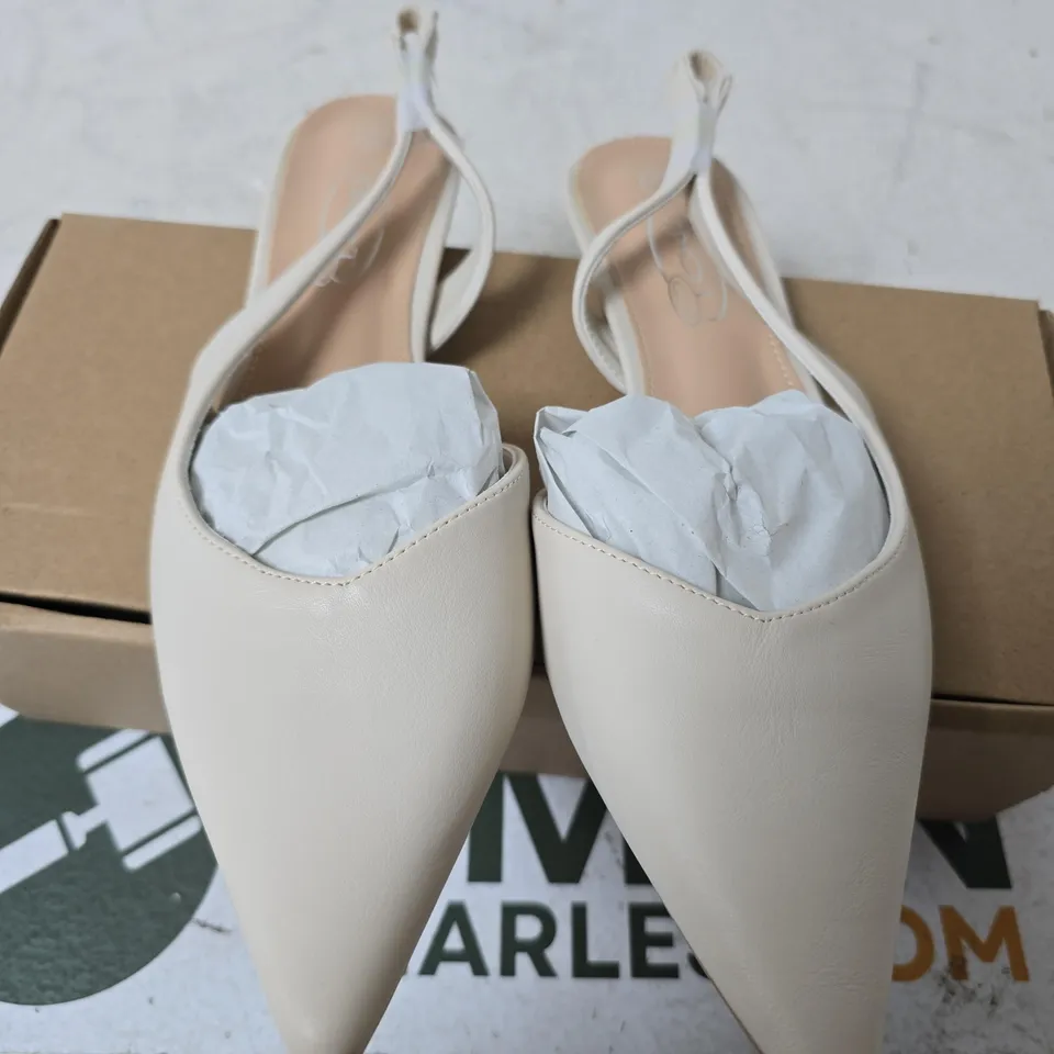 BOXED SPOT ON SHORT HEEL SHOES, BONE WHITE - SIZE 5