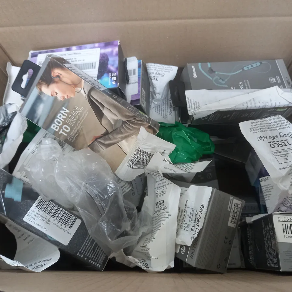 BOX OF APPROX. 20 SSORTED ITEMS TO INCLUDE - KITSOUND RACE 15 - SKULL CANDY JIB+ - KITSOUND FUNK 25