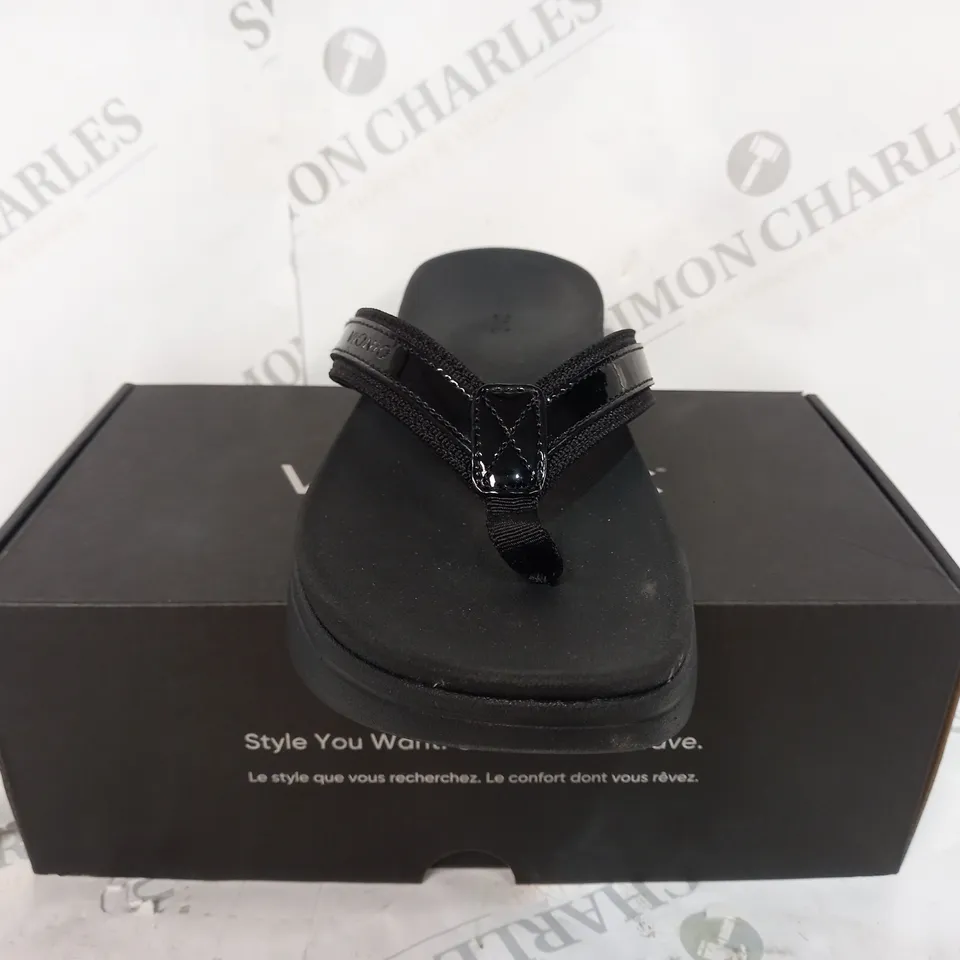 VIONIC PLATFORM OPEN TOE SANDAL IN BLACK - SIZE 6