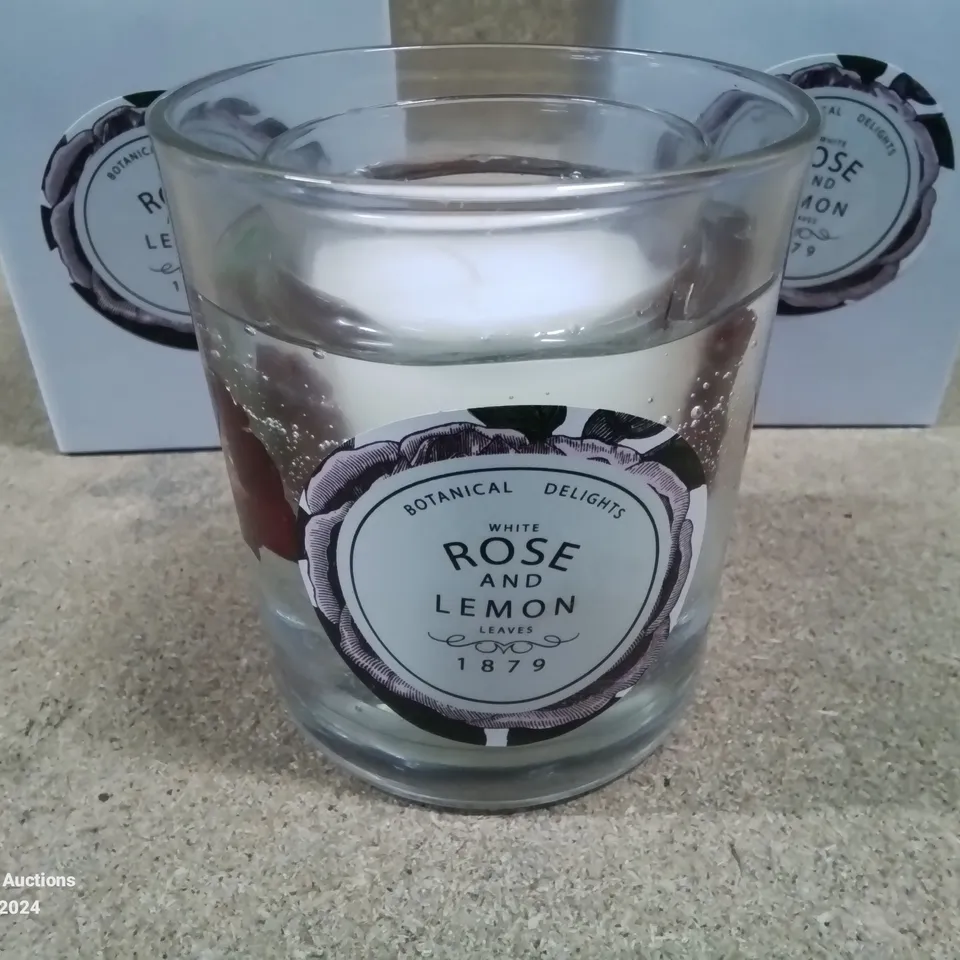 LOT CONTAINING X4 BOTANICAL DELIGHTS ROSE AND LEMON LEAVES FLORAL GLASS CANDLE
