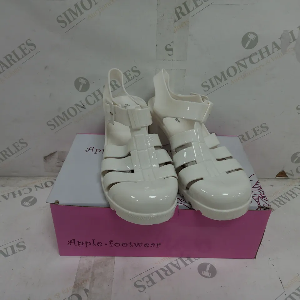 APPROXIMATELY 11 BOXED PAIRS OF APPLE FOOTWEAR BLOCK HEEL SANDALS IN BLACK VARIOUS SIZES TO INCLUDE SIZES 37, 38, 39