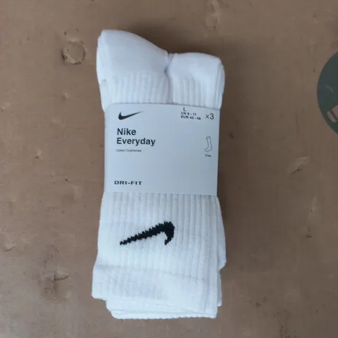 NIKE EVERYDAY COTTON CUSHIONED SOCKS IN WHITE (3-PACK) SIZE LARGE (8-11)