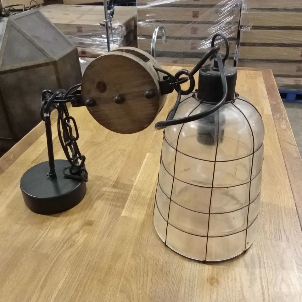 DOCK STYLE CEILING LIGHT