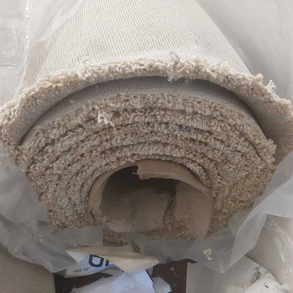 ROLL OF QUALITY ULTIMATE IMPRESSIONS STATELY CARPET - APPROXIMATELY 5 x 4m