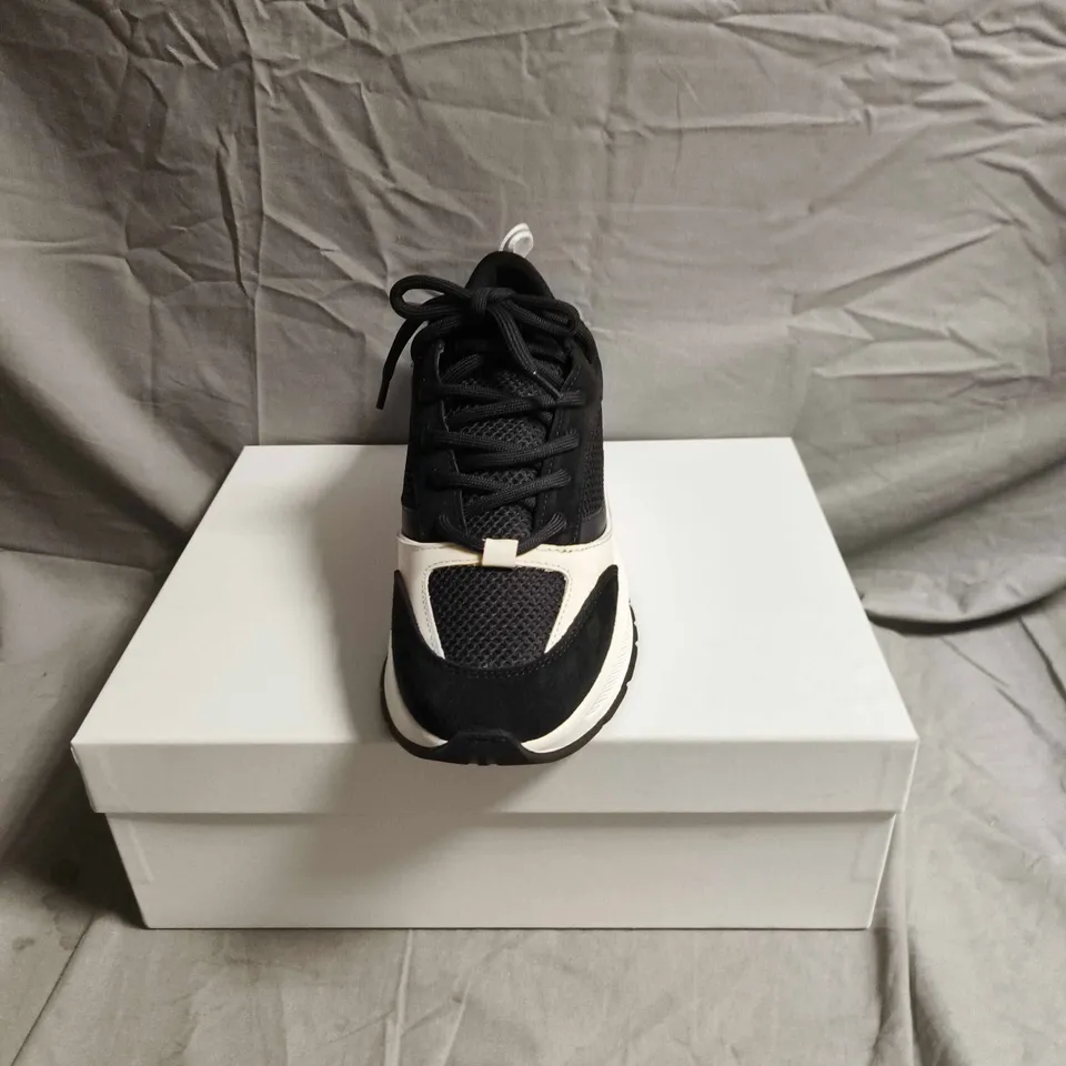 BOXED PAIR OF MENS CLEENS BLACK & WHITE TRAINERS – SIZE 9