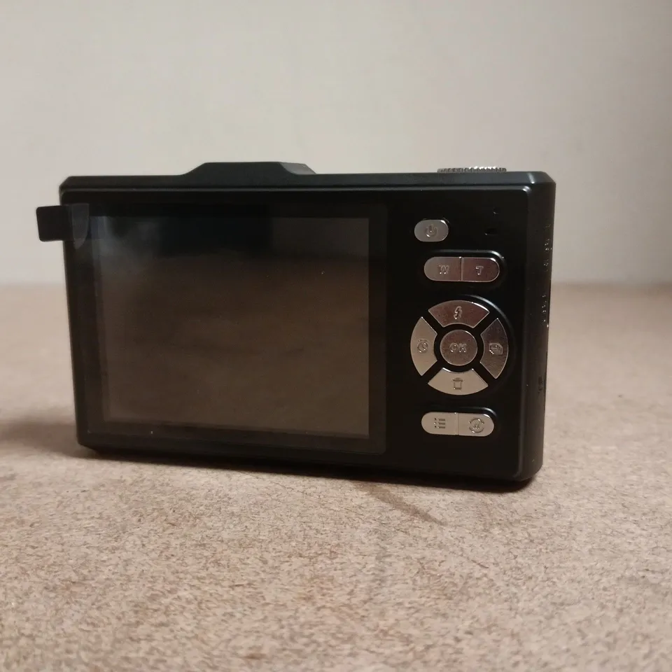 DIGITAL CAMERA – 4K ULTRA HD, 18X ZOOM, BLACK