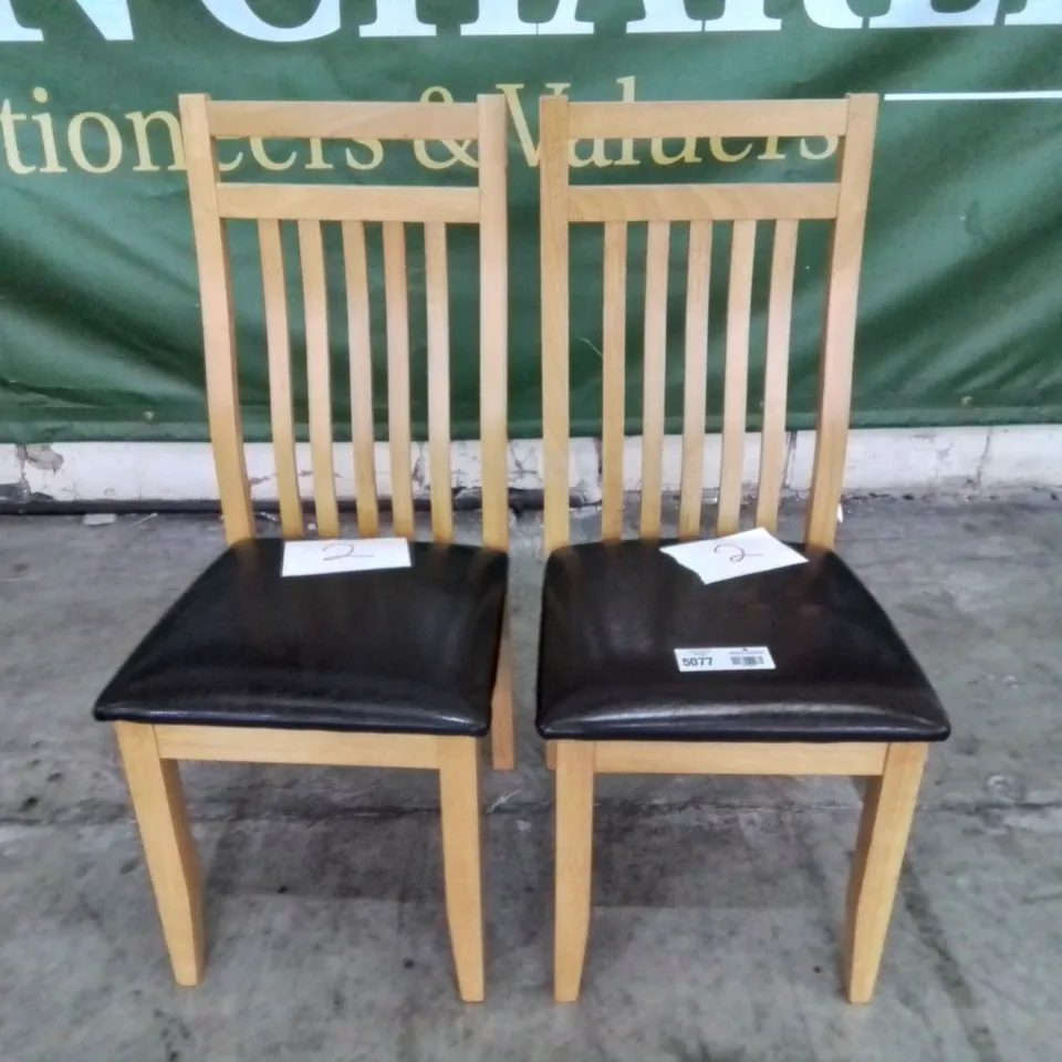 PAIR OF DESIGNER OXFORD OAK DINING CHAIRS BROWN PU SEAT PADS