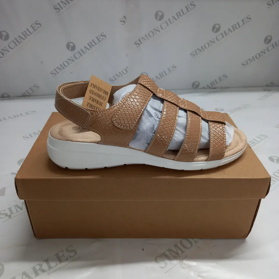 BOXED PAIR OF CUSHION WALK ONE TOUCH CLOSE SANDALS IN TAN - SIZE 6 