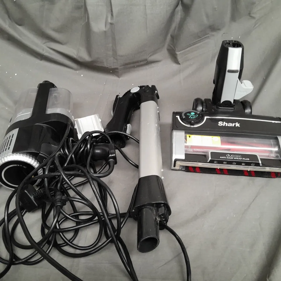 SHARK STRATOS ANTI HAIR WRAP PET PRO VACUUM CLEANER HZ3000UKT