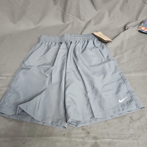 NIKE KIDS STANDARD FIT WOVEN SHORTS IN GREY SIZE XL