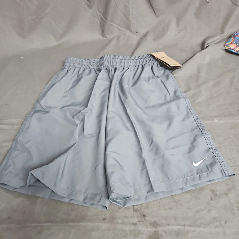 NIKE KIDS STANDARD FIT WOVEN SHORTS IN GREY SIZE XL