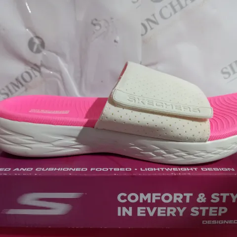 SKETCHERS GO WALK 600 PINK/WHITE SIZE 6