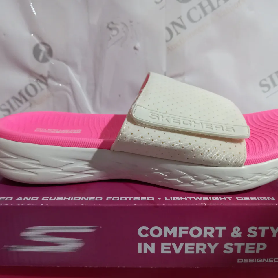 SKETCHERS GO WALK 600 PINK/WHITE SIZE 6