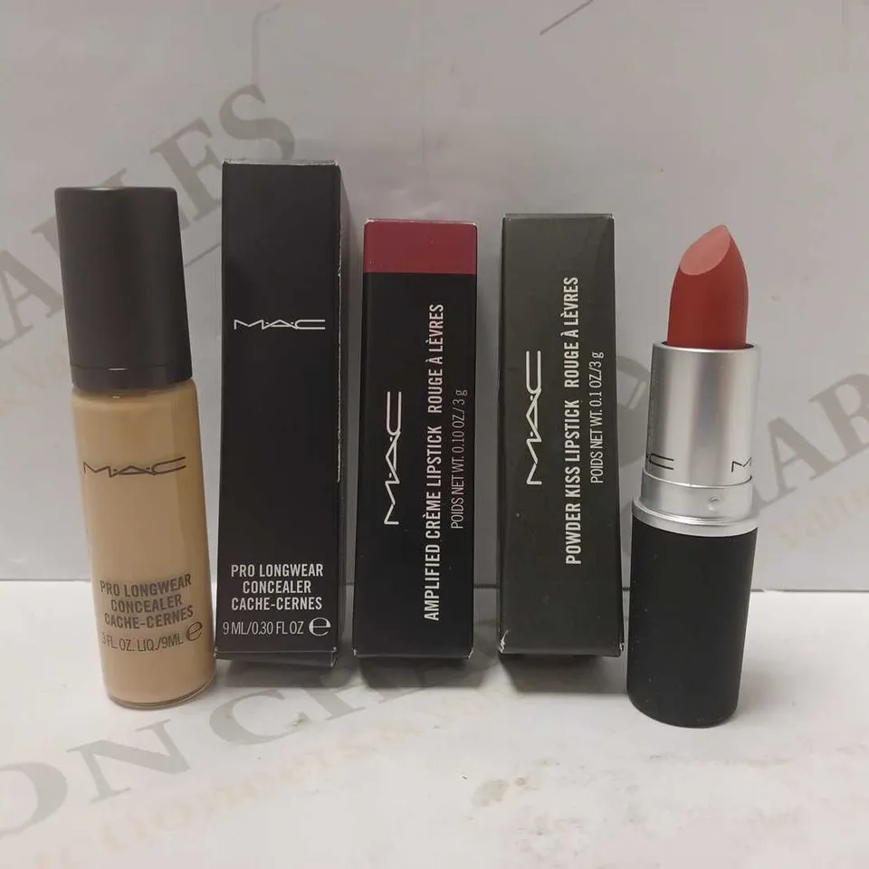 LOT OF 3 ASSORTED MAC PRODUCTS TO INCLUDE PRO LONGWEAR CONCEALER #NC30, AMPLIFIED CREME LIPSTICK #109 FAST PLAY, POWDER KISS LIPSTICK #314 MULL IT OVER, ETC 