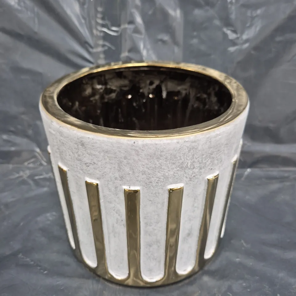 FIFTY FIVE SOUTH LARGE HARLIE PLANTER IN GREY/GOLD