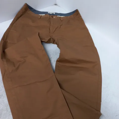 GANT BROWN CHINOS TROUSERS – DENIM WAISTBAND LABEL VISIBLE
