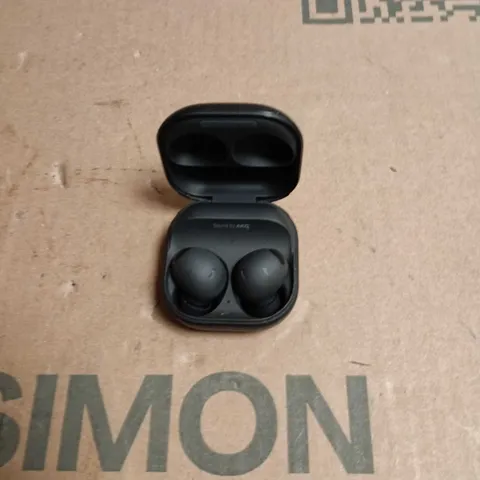 SAMSUNG WIRELESS GALAXY BUDS2 EARBUDS IN BLACK CHARGING CASE - UNBOXED 