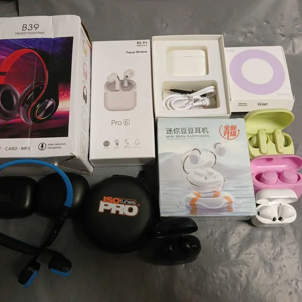 LOT OF APPROXIMATELY 13 ASSORTED AUDIO ITEMS TO INCLUDE SKULLCANDY, JLABS AND LOOP