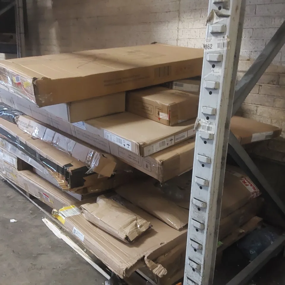 PALLET CONTAINING A LARGE QUANTITY OF ASSORTED FURNITURE PARTS 