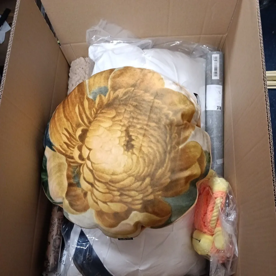 BOX OF APPROXIMATELY 20 ASSORTED HOUSEHOLD ITEMS INCLUDING WALLPAPER, XMAS WRAPPING PAPER, DOG ROPE TOY AND FLOWER CUSHION