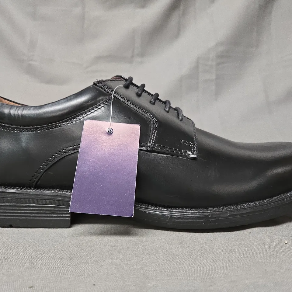 BOXED PAIR OF SCIMITAR LACE-UP SHOES IN BLACK SIZE 11