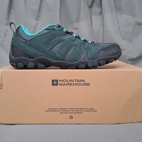 BOXED PAIR OF MOUNTAIN WAREHOUSE OUTDOOR WOMENS WALKING SHOE II IN DARK TEAL UK SIZE 5