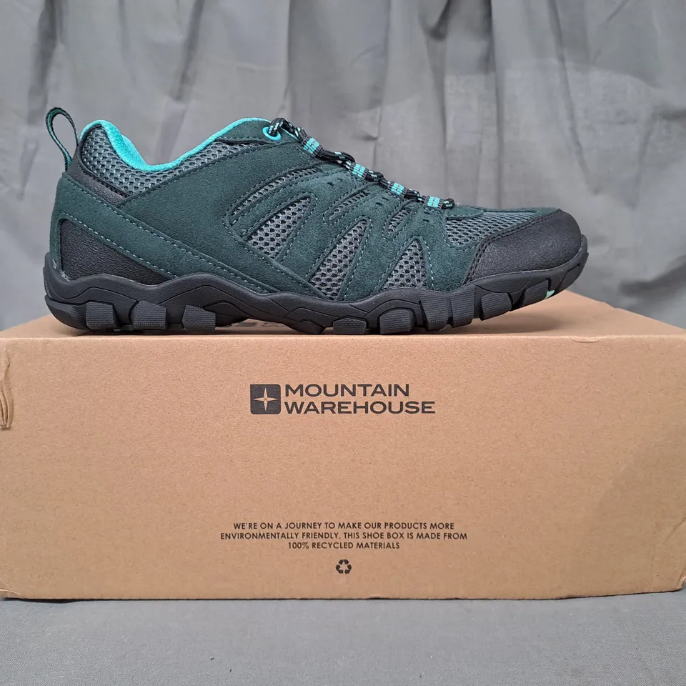 BOXED PAIR OF MOUNTAIN WAREHOUSE OUTDOOR WOMENS WALKING SHOE II IN DARK TEAL UK SIZE 5