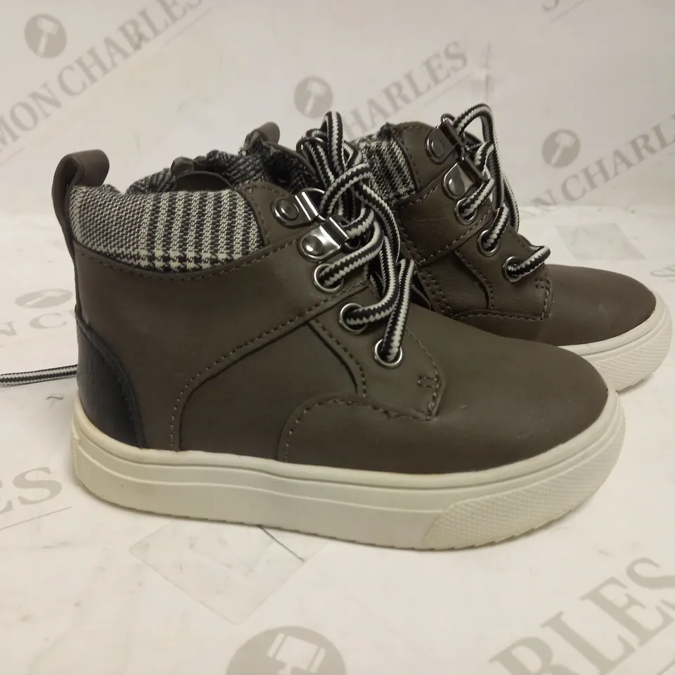 RIVER ISLAND HIGH TOP LACE UP CHILD'S BOOT WITH INTERNAL ZIP FASTENING UK C5