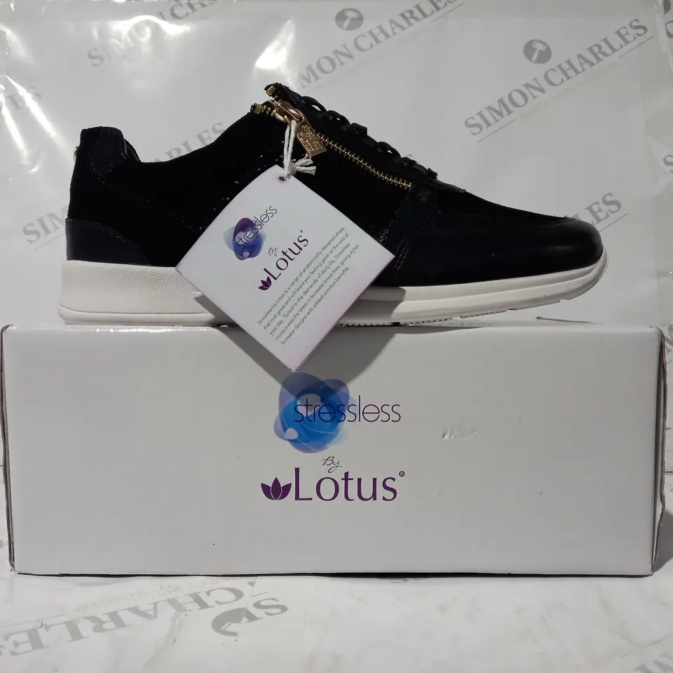 BOXED PAIR OF STRESSLESS BY LOTUS SHOES IN BLACK/GOLD UK SIZE 8