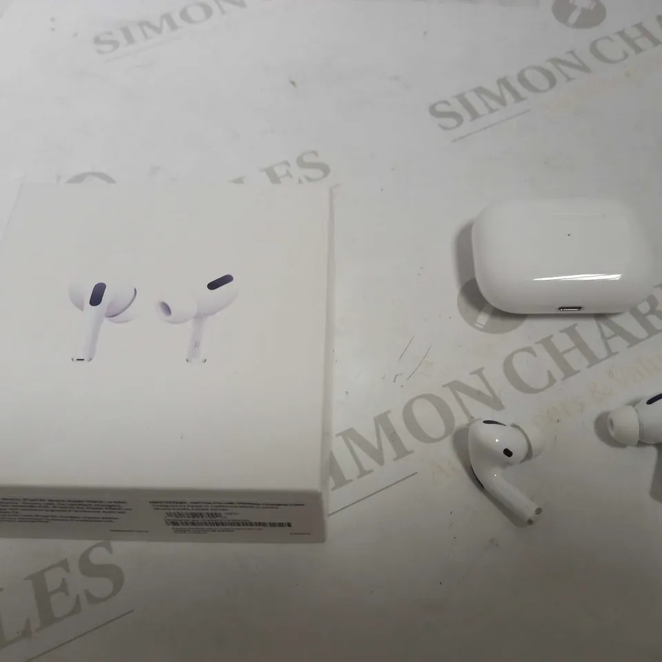 APPLE AIRPODS PRO WITH WIRELESS CHARGING CASE