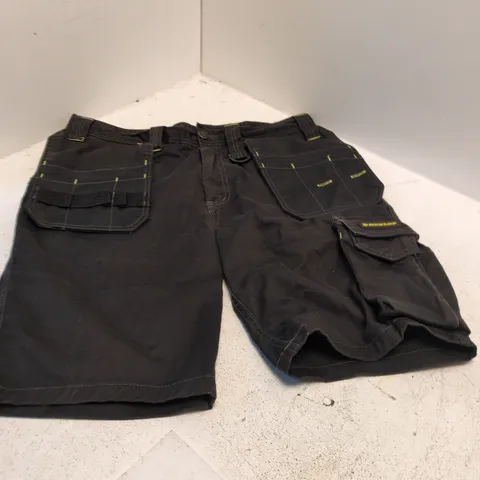 DUNLOP ON-SITE SHORT β RELAXED FIT, BLACK, UK 32 (US 32 / EU 48)