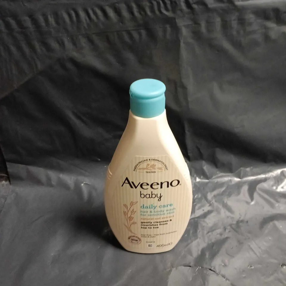 APPROXIMATELY 25 ASSORTED COSMETICS ITEMS TO INCLUDE SHAMPOO, BABY BODY WASH AND DOVE BODY WASH