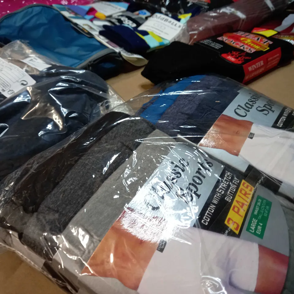 LOT OF APPROX. 10 ASSORTED CLOTHING ACCESSORIES  IN VARYING SIZES/COLOURS/STYLES TO INCLUDE: THERMALS, SOCKS, BRA