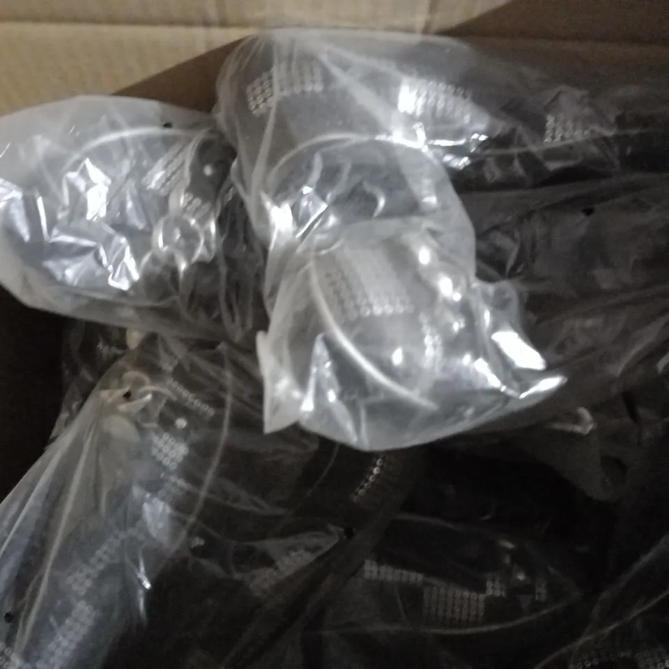 APPROXIMATELY 11 PAIRS OF FLAT SLIP ON SHOES IN VARIOUS SIZES 