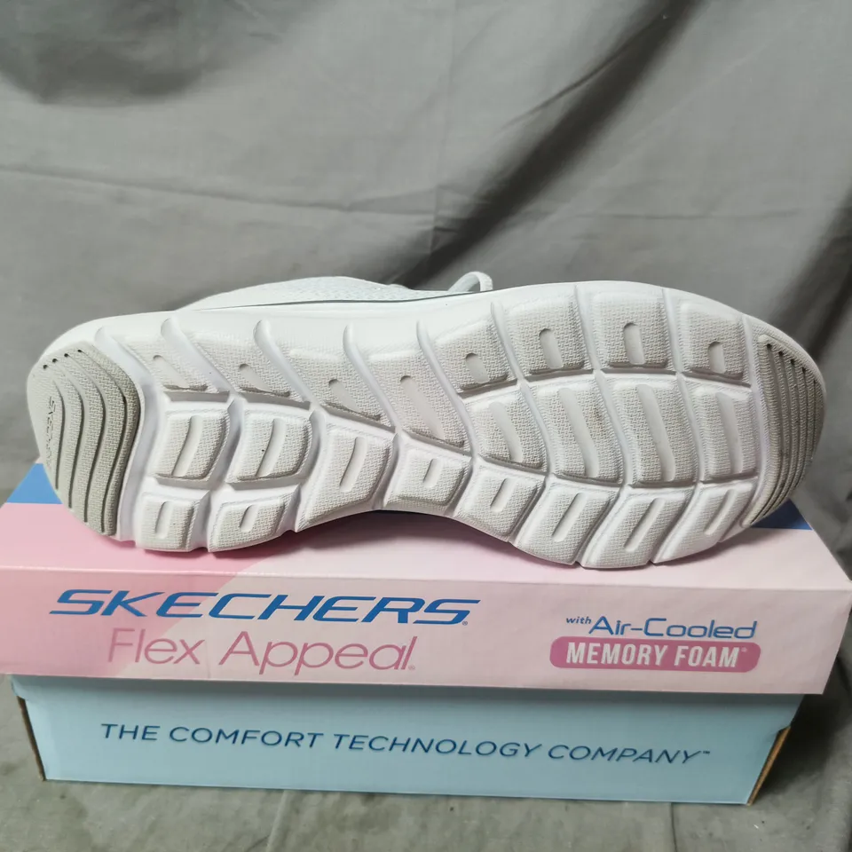 BOXED PAIR OF SKECHERS MEMORY FOAM TRAINERS IN WHITE - UK SIZE 6