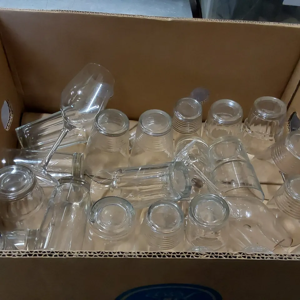 BOX OF ASSORTED GLASSWARE PRODUCTS TO INCLUDE: WINE GLASSES, DRINKS GLASSES ECT - QUANTITY UNSPECIFIED 