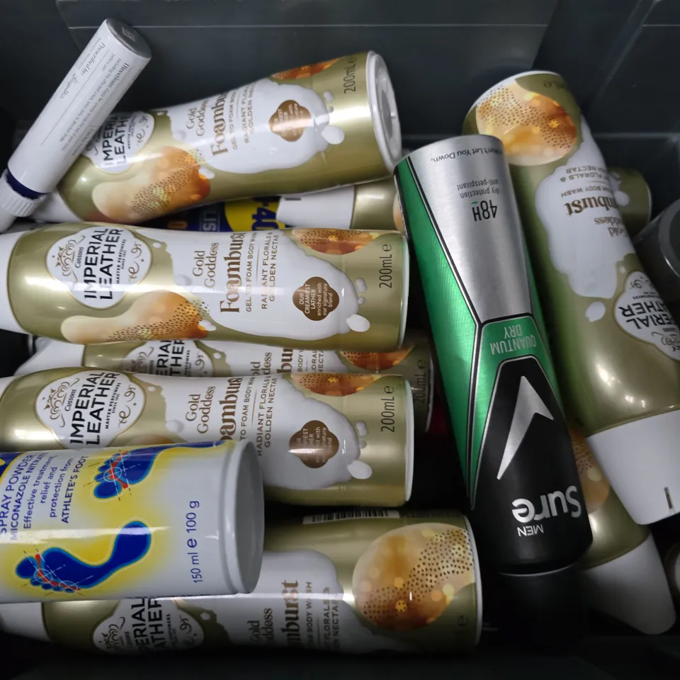 APPROXIMATELY 15 ASSORTED AEROSOLS TO INCLUDE WD-40, IMPERIAL LEATHER FOAMBURST, SURE QUANTUM DRY, ETC - COLLECTION ONLY