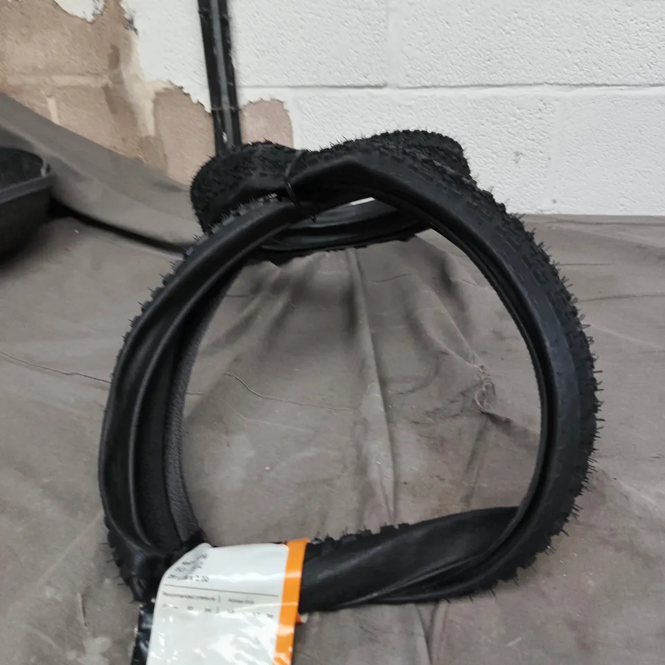 BOX OF APPROXIMATELY 12 ASSORTED AUTO ITEMS INCLUDING CONTINENTAL RACE KING TYRE ,  GLASS EMULSION AND ANYDAY BABY CAR MIRROR 