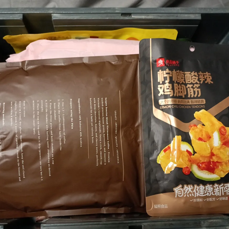 APPROXIMATELY 15 ASSORTED FOOD & DRINK ITEMS TO INCLUDE HANOI HILLS SINGLE ORIGIN GROUNDED, HARIBO TANGFASTICS, CANNED DRINKS, ETC - COLLECTION ONLY