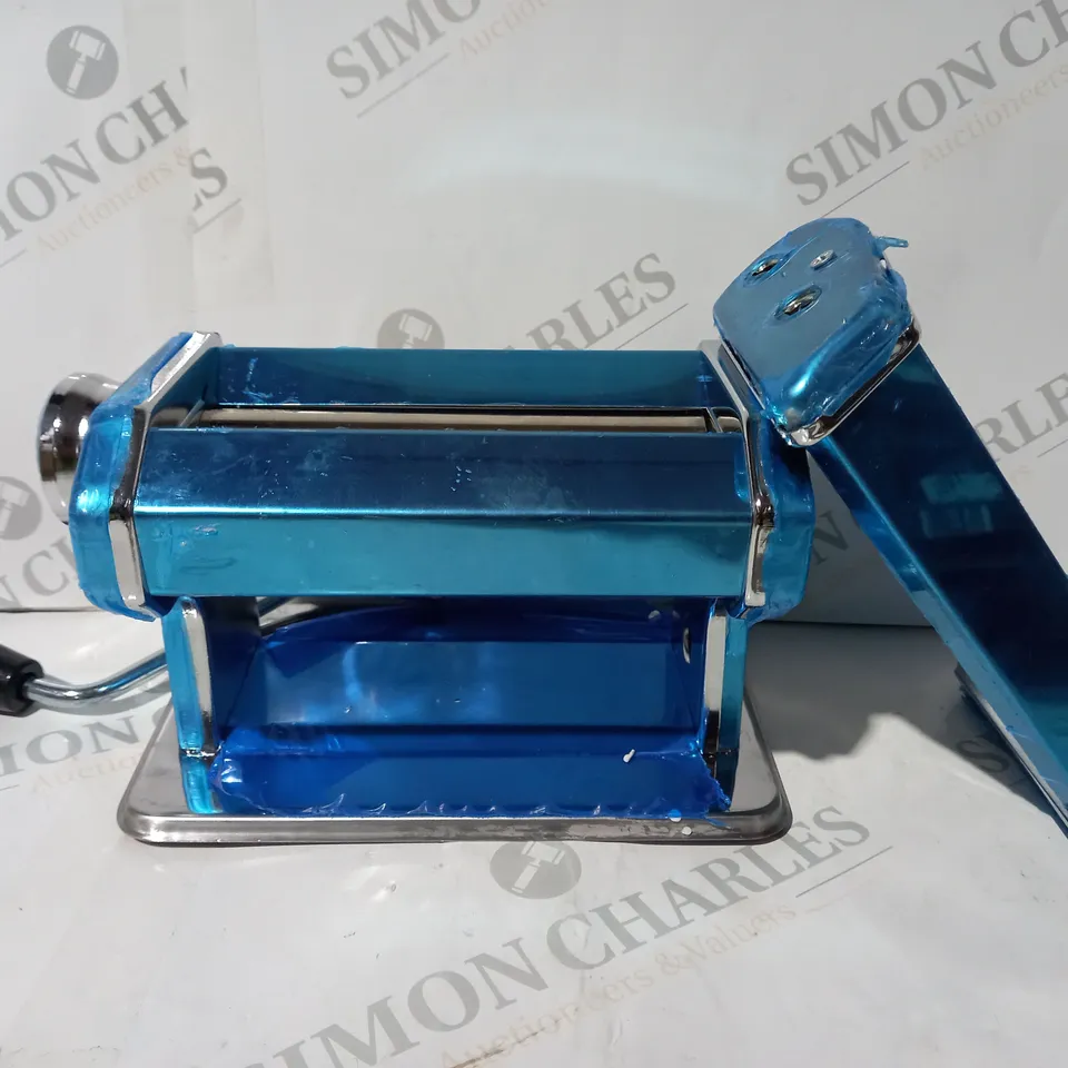 BOXED UNBRANDED PASTA MAKER IN BLUE