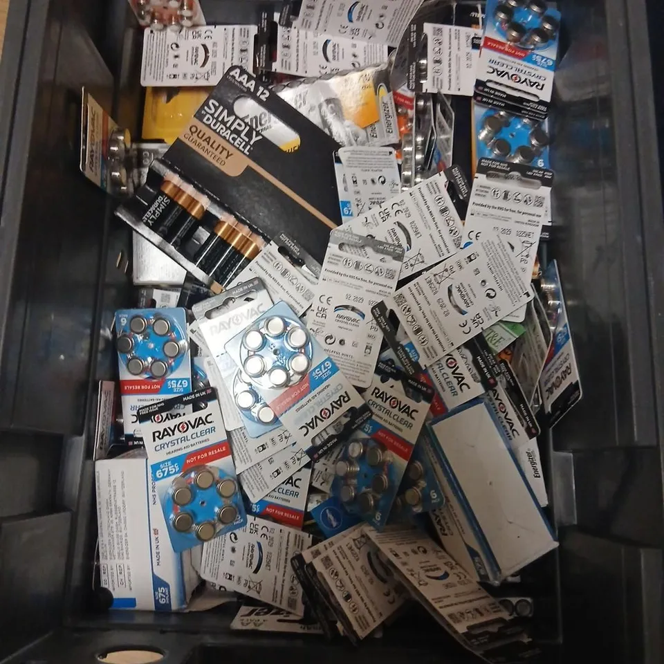 LARGE QUANTITY OF ASSORTED BATTERIES