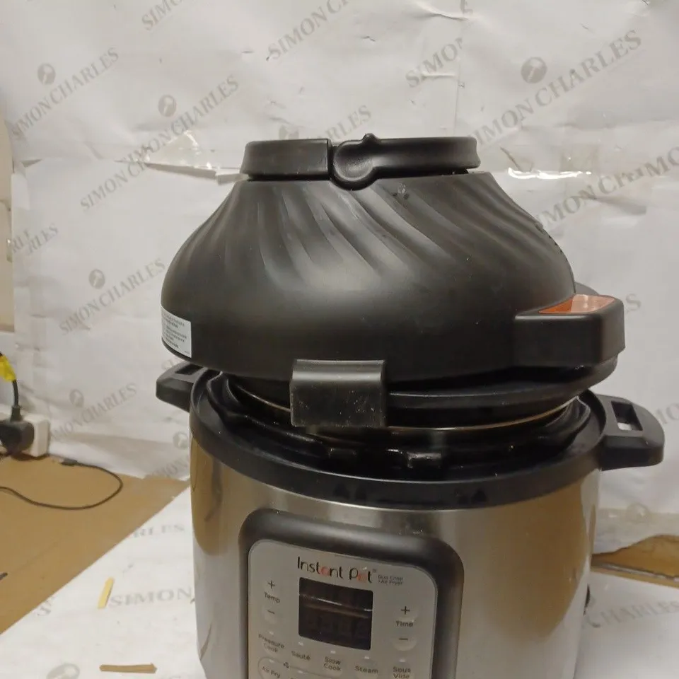 INSTANT POT DUO CRISP + AIR FRYER 8L MULTICOOKER
