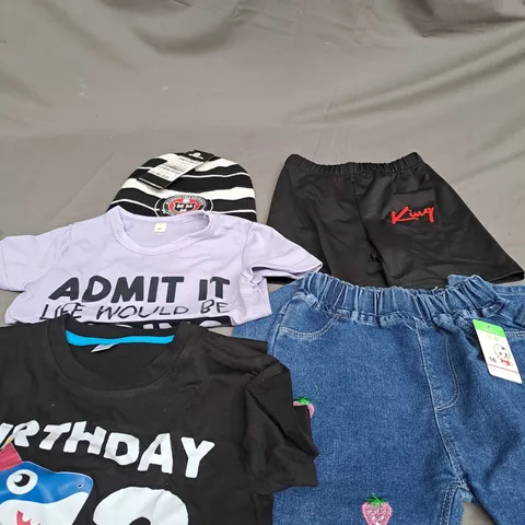 BOX OF APPROX 30 ASSORTED KIDS CLOTHING ITEMS TO INCLUDE - SHORTS , JEANS , T-SHIRT ETC