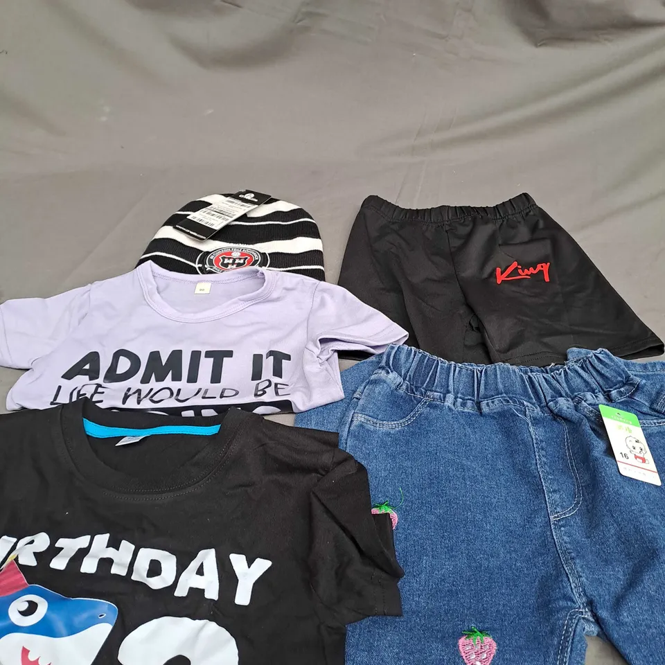 BOX OF APPROX 30 ASSORTED KIDS CLOTHING ITEMS TO INCLUDE - SHORTS , JEANS , T-SHIRT ETC